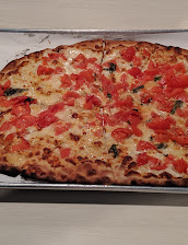 Frank Pepe Pizzeria Napoletana_Fresh Tomato Pie